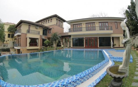 Cửa nhôm cao cấp tạo tầm nhìn thoáng đẹp cho biệt thự