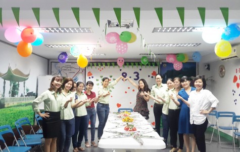 Polowindow Tặng Hoa Nhân Viên Nữ Nhân Ngày Quốc...