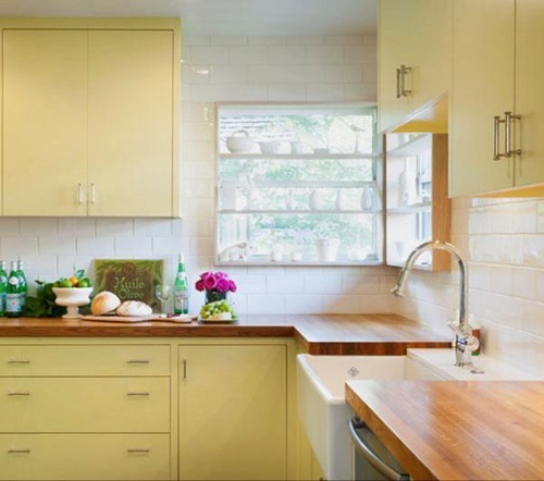 Cửa sổ kết hợp kệ mở tiết kiệm không gian cho nhà nhỏ